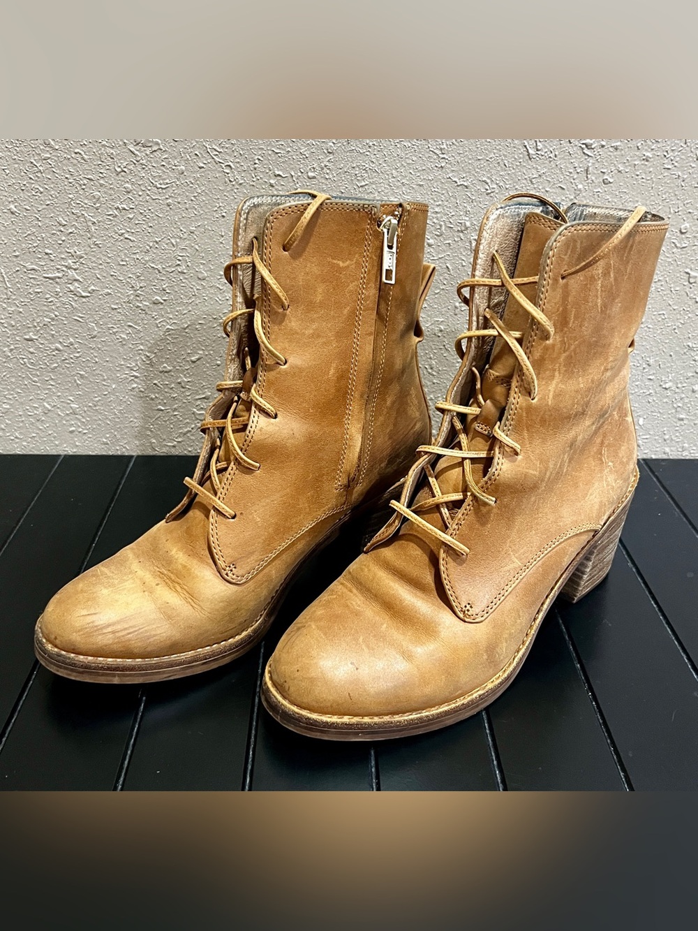 UGG “Oriana” Honey Tan / Chestnut Leather 2.75” Heel Ankle Boots Lace Up + Zip